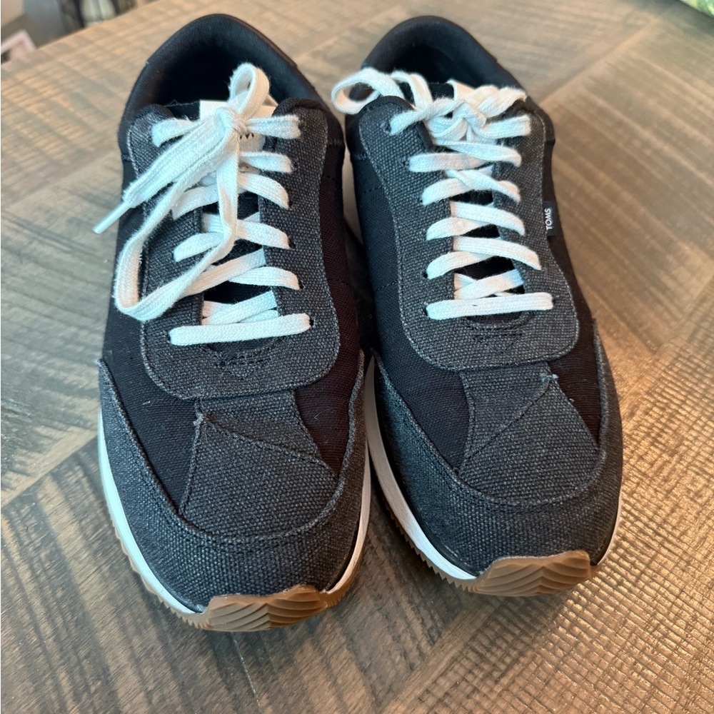 Toms Woman’s Sneakers.